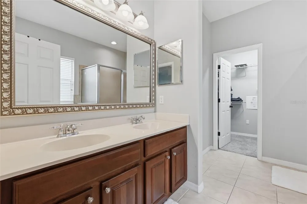 8836 CAMERON CREST DRIVE Tampa, FL 33626