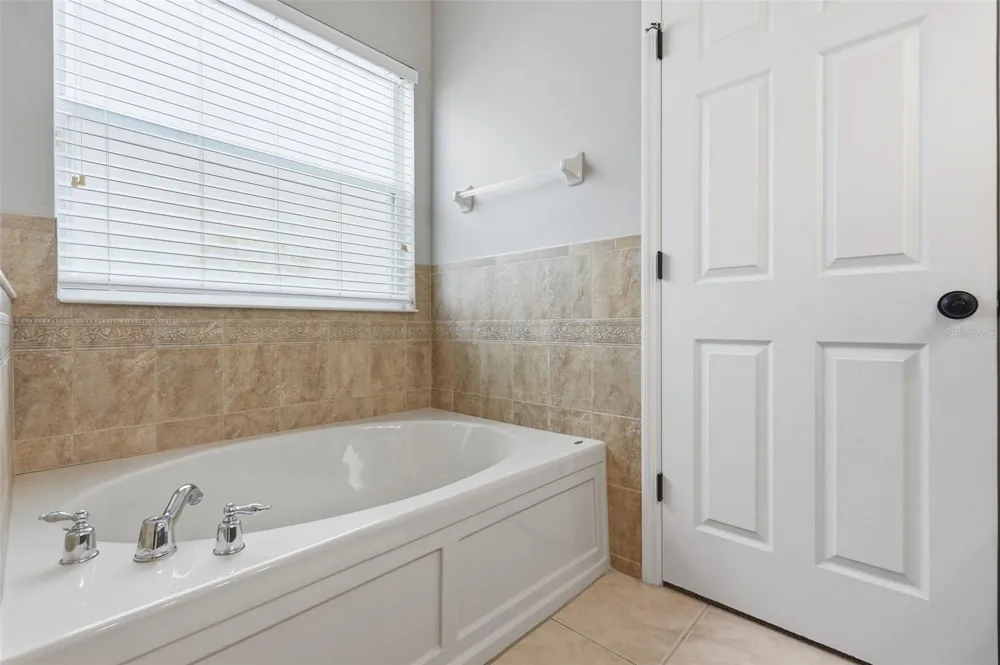 8836 CAMERON CREST DRIVE Tampa, FL 33626
