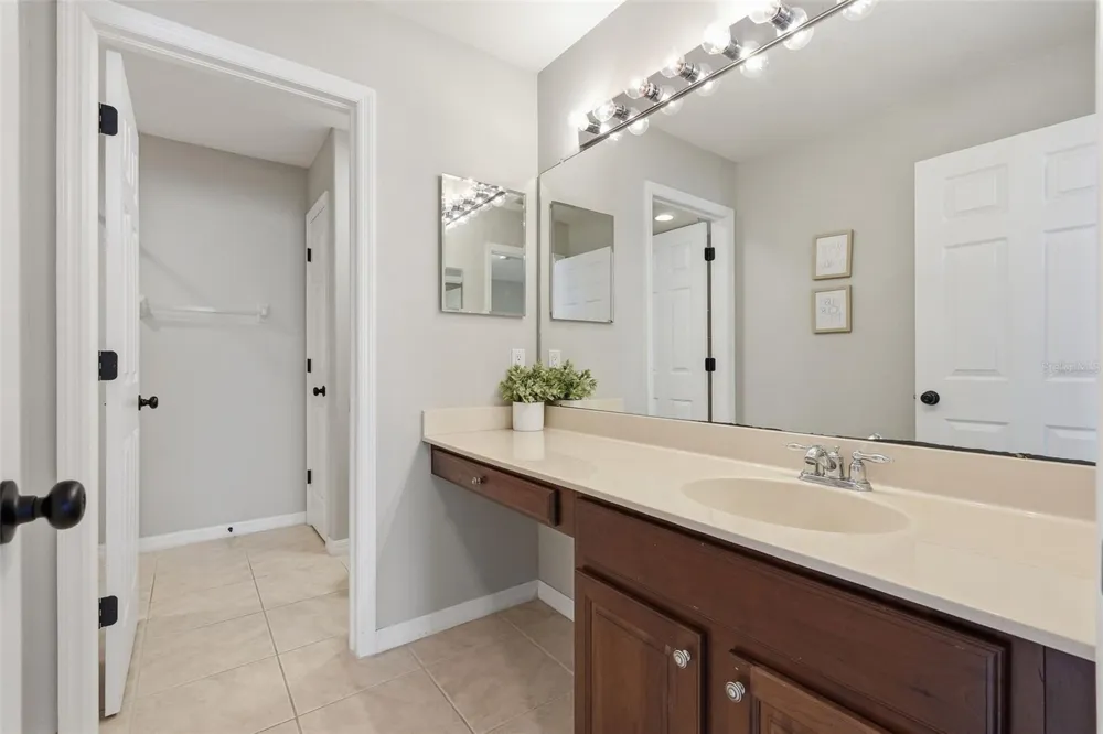 8836 CAMERON CREST DRIVE Tampa, FL 33626