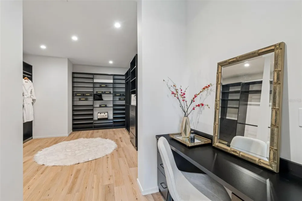 94 W DAVIS BLVD. Tampa, FL 33606