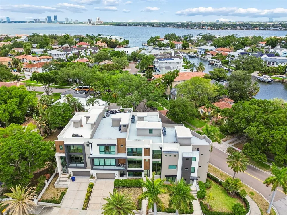 94 W DAVIS BLVD. Tampa, FL 33606