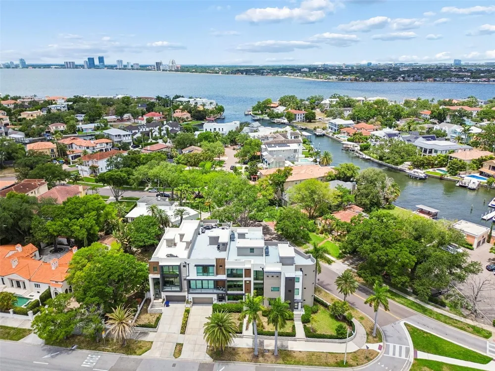 94 W DAVIS BLVD. Tampa, FL 33606