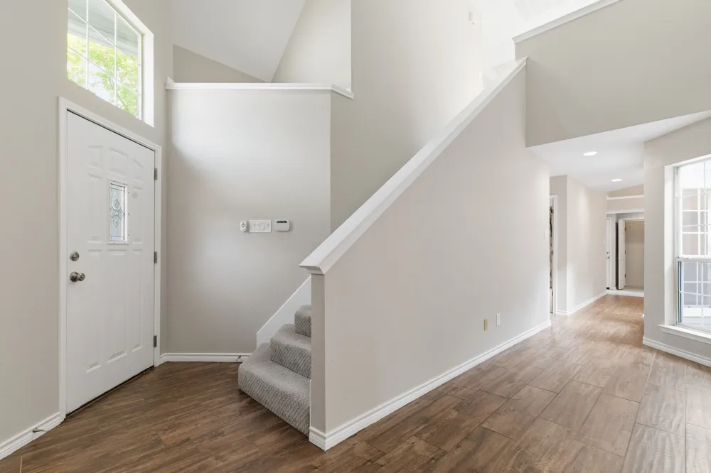 2927 S Bend Drive Dallas, TX 75229