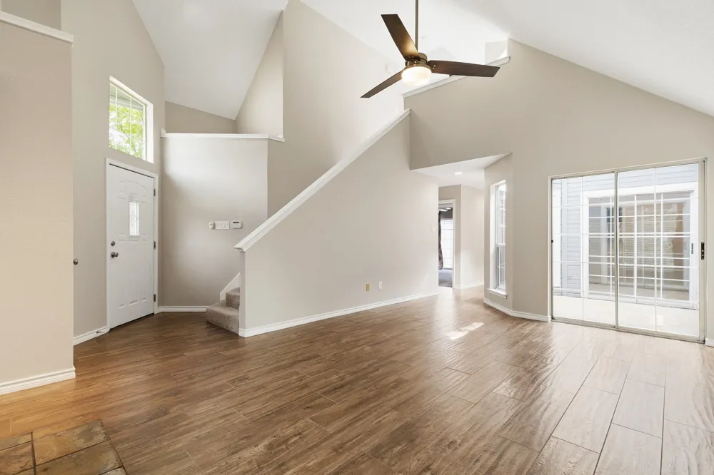 2927 S Bend Drive Dallas, TX 75229