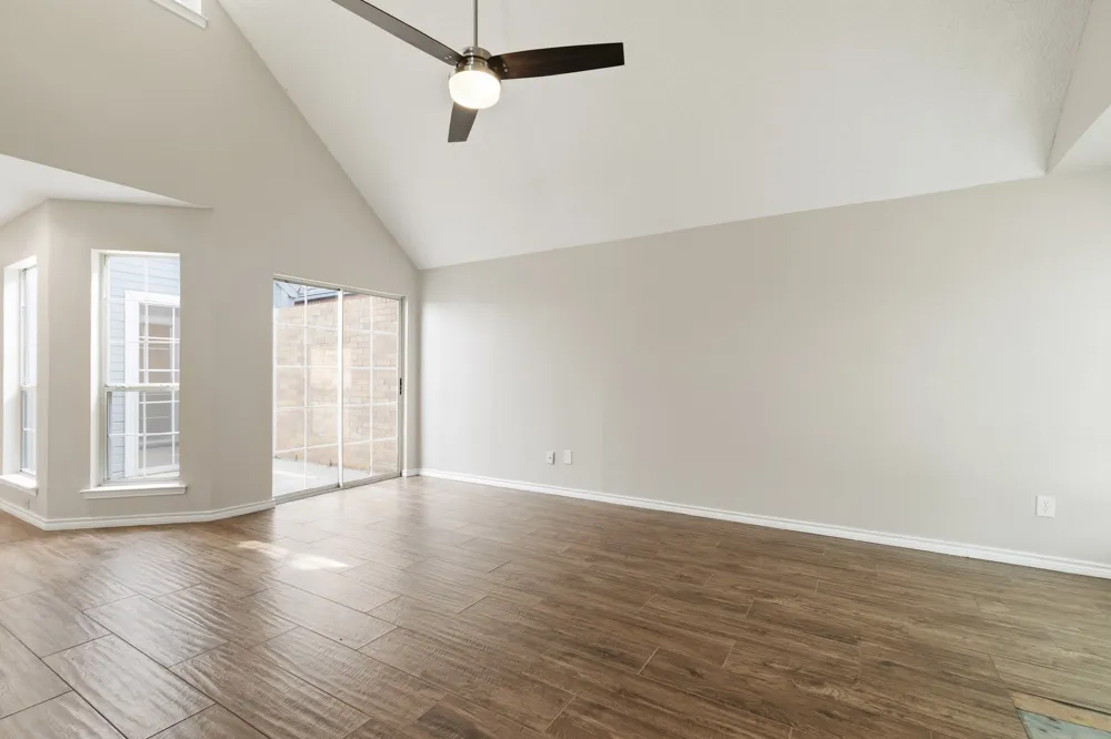 2927 S Bend Drive Dallas, TX 75229