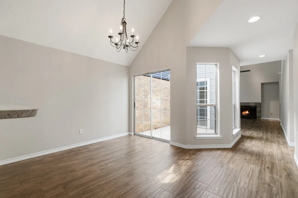 2927 S Bend Drive Dallas, TX 75229
