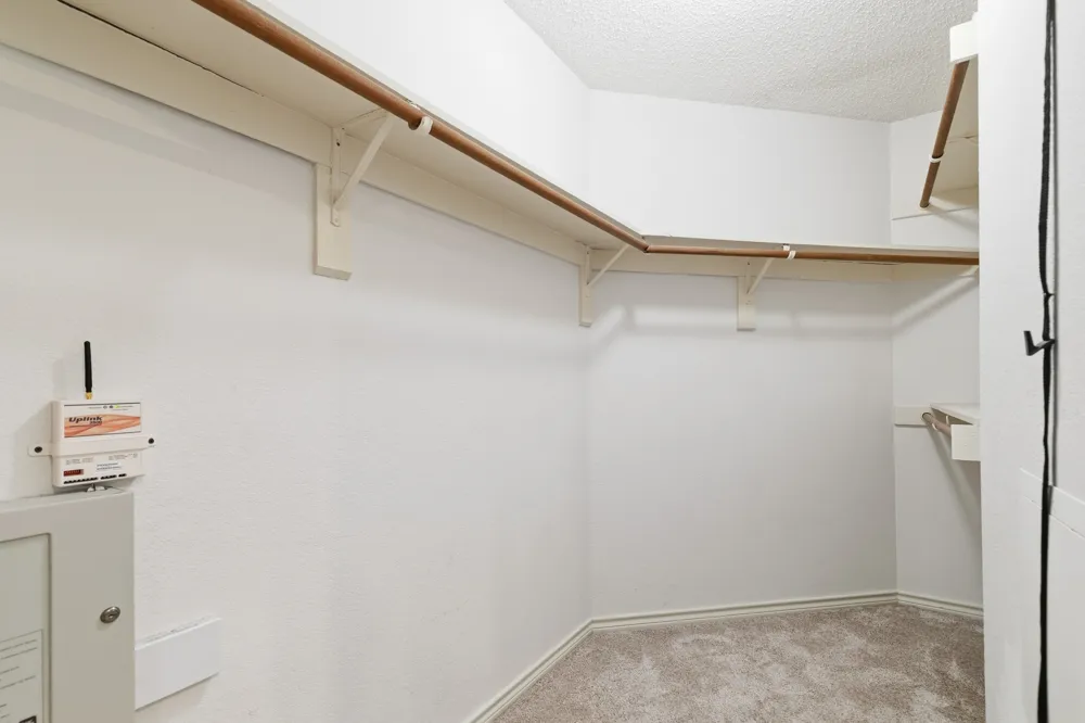 2927 S Bend Drive Dallas, TX 75229
