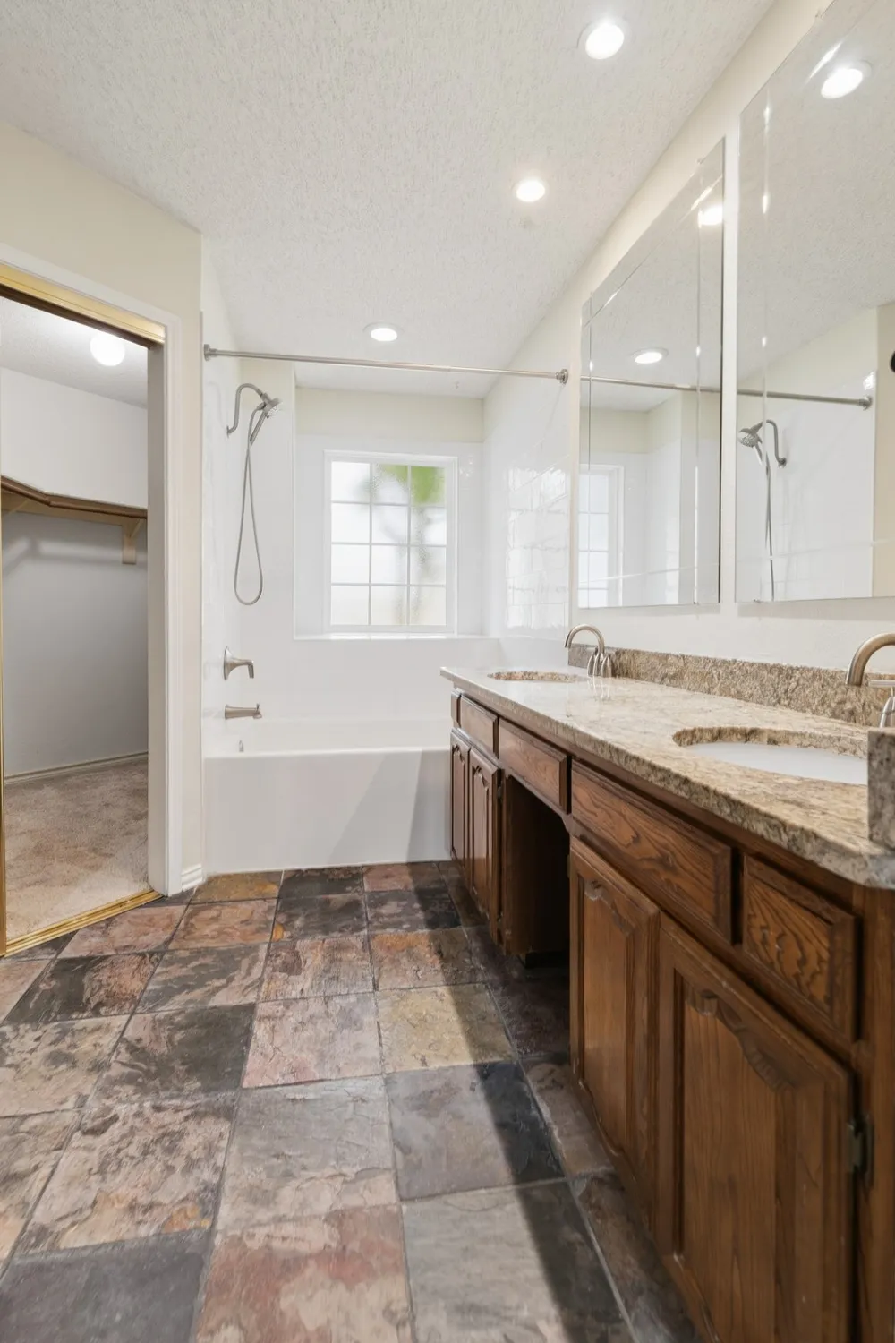 2927 S Bend Drive Dallas, TX 75229