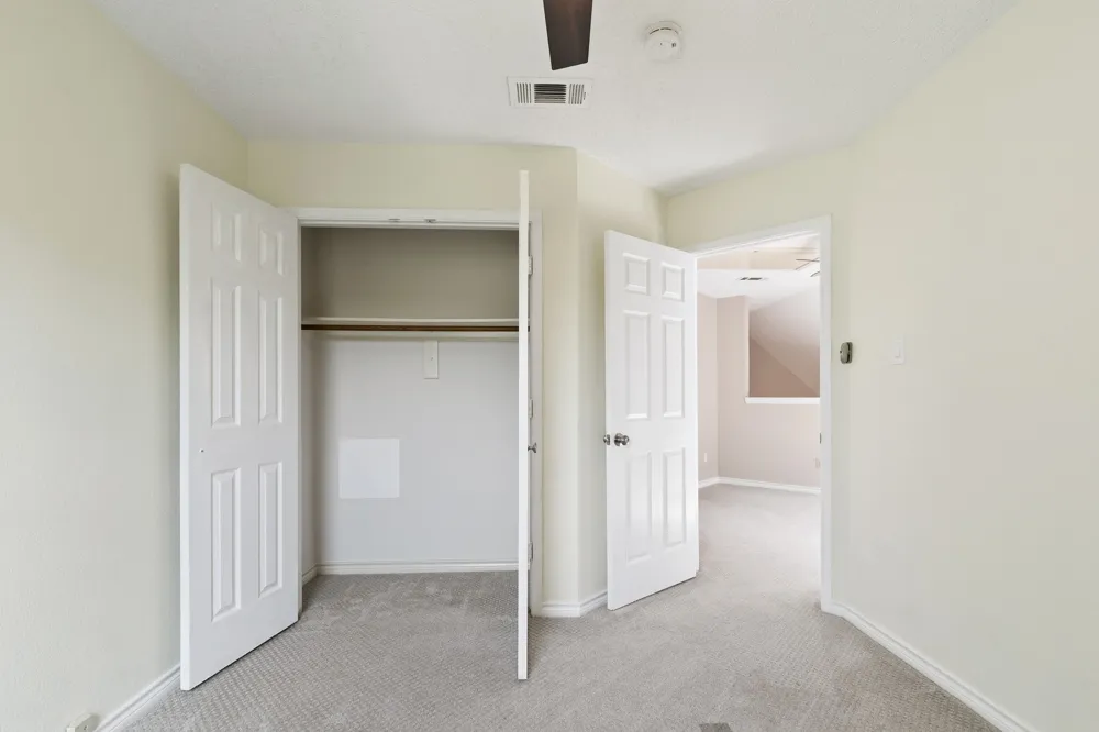 2927 S Bend Drive Dallas, TX 75229