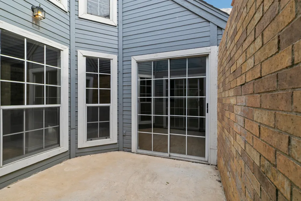 2927 S Bend Drive Dallas, TX 75229