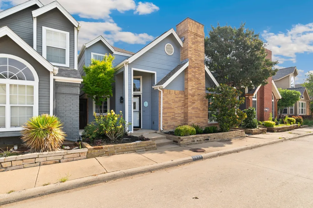 2927 S Bend Drive Dallas, TX 75229