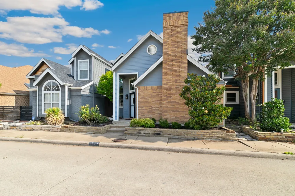 2927 S Bend Drive Dallas, TX 75229