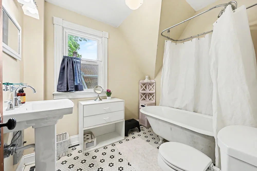 222 Monroe Street Saline City, MI 48176