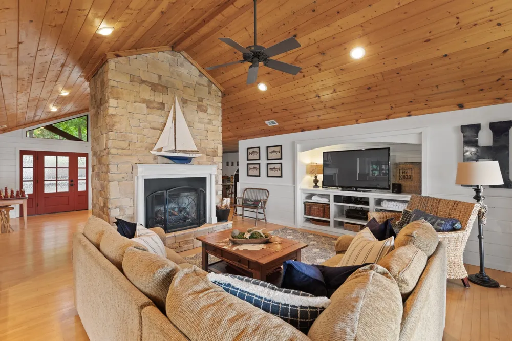 307 King Laurence Court Scroggins, TX 75480