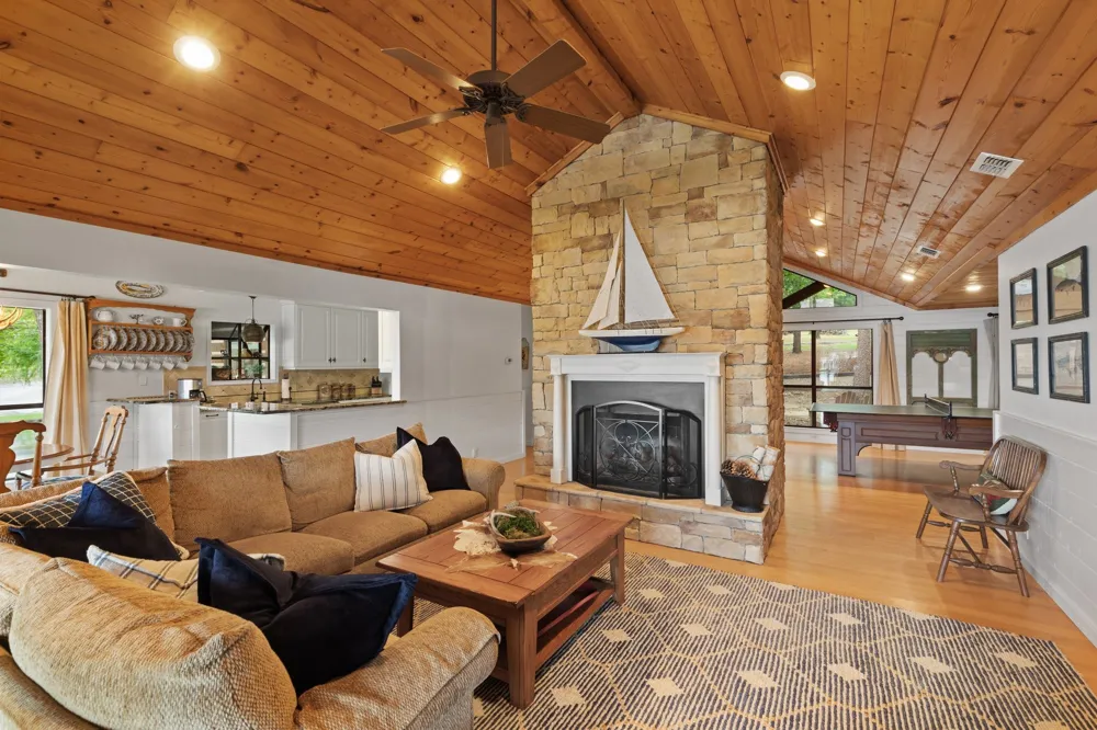 307 King Laurence Court Scroggins, TX 75480