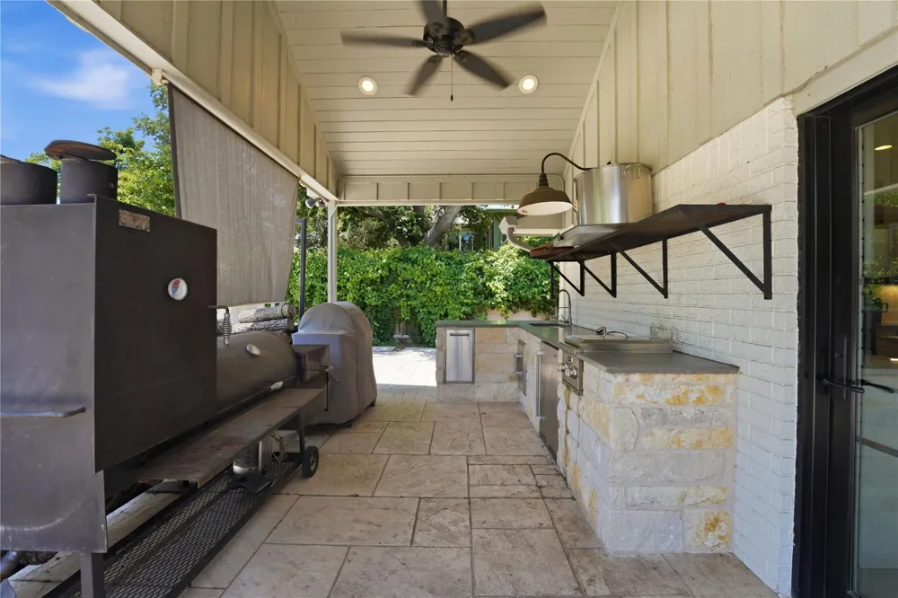 1124 Bowie Street Columbus, TX 78934