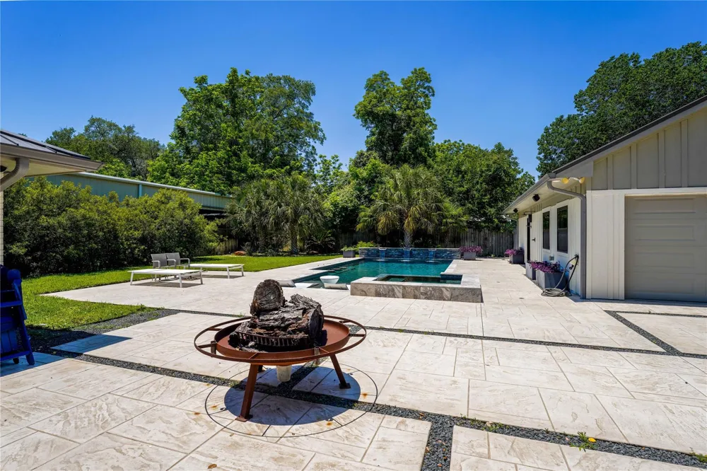 1124 Bowie Street Columbus, TX 78934