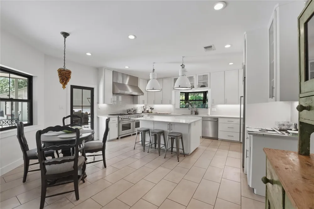 1124 Bowie Street Columbus, TX 78934