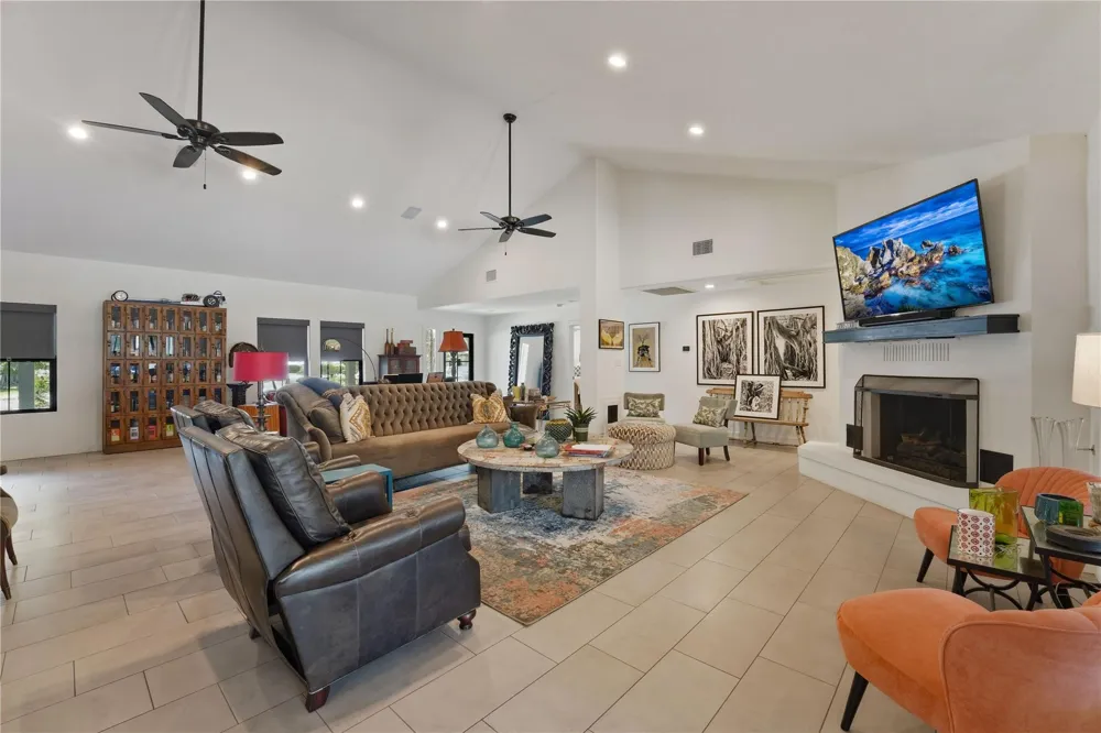 1124 Bowie Street Columbus, TX 78934