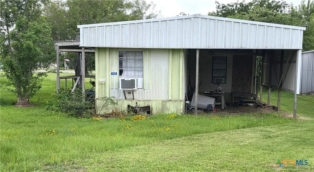 101 W AUSTIN AVENUE Seadrift, TX 77983