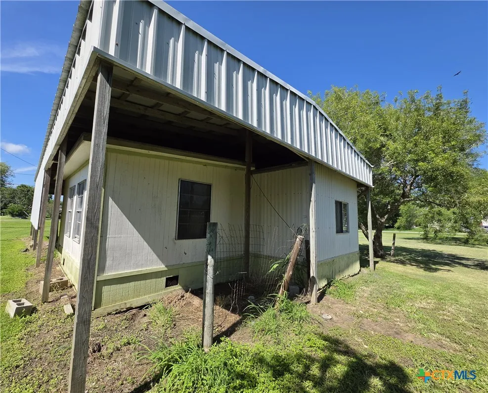 101 W AUSTIN AVENUE Seadrift, TX 77983