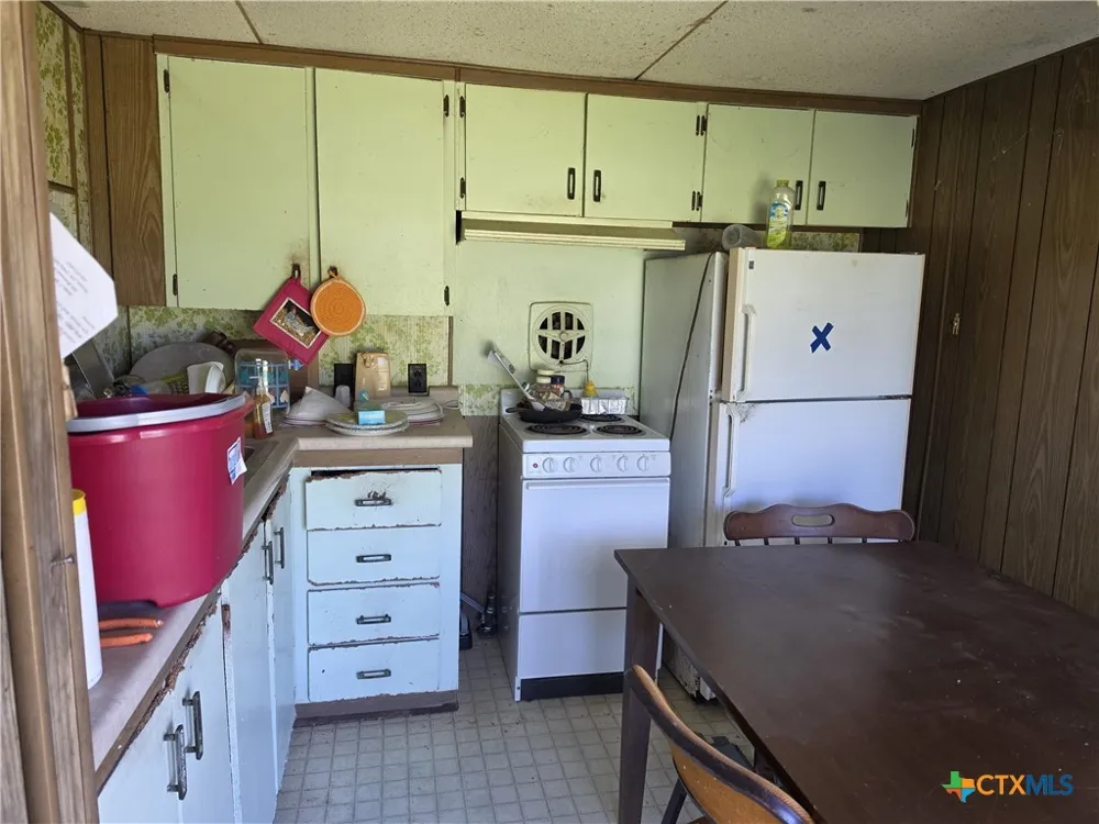 101 W AUSTIN AVENUE Seadrift, TX 77983