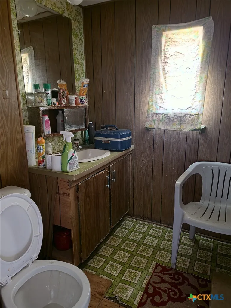 101 W AUSTIN AVENUE Seadrift, TX 77983