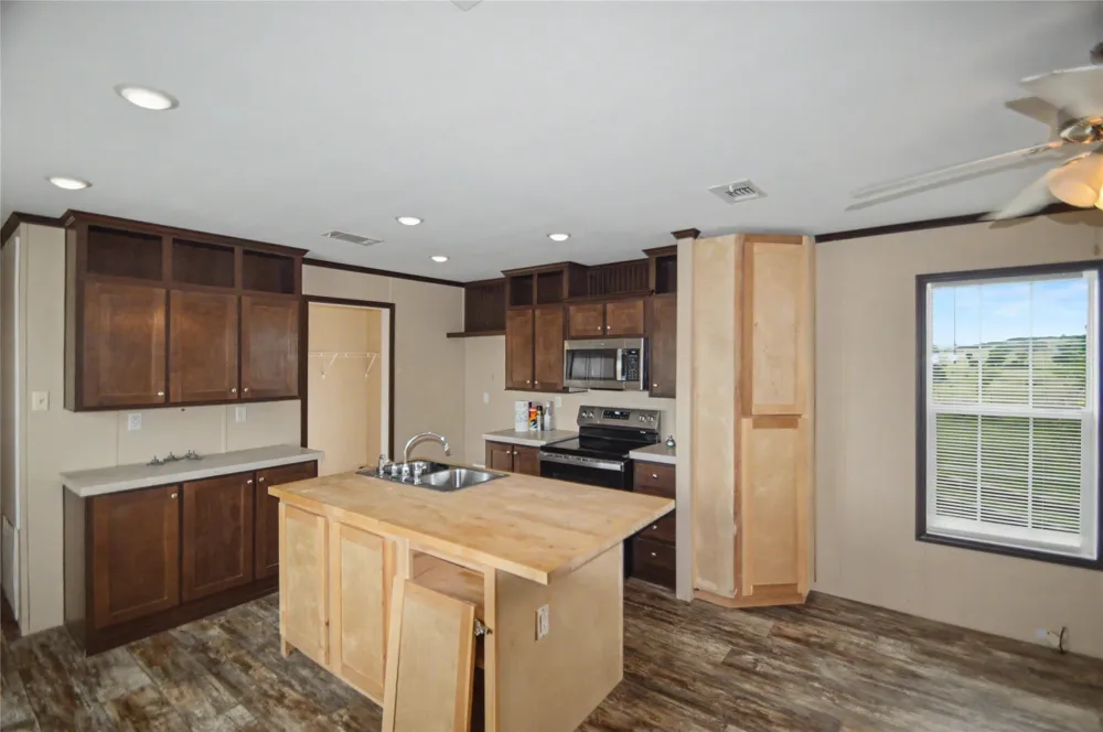 1312 Fm 581 Highway E Lometa, TX 76853