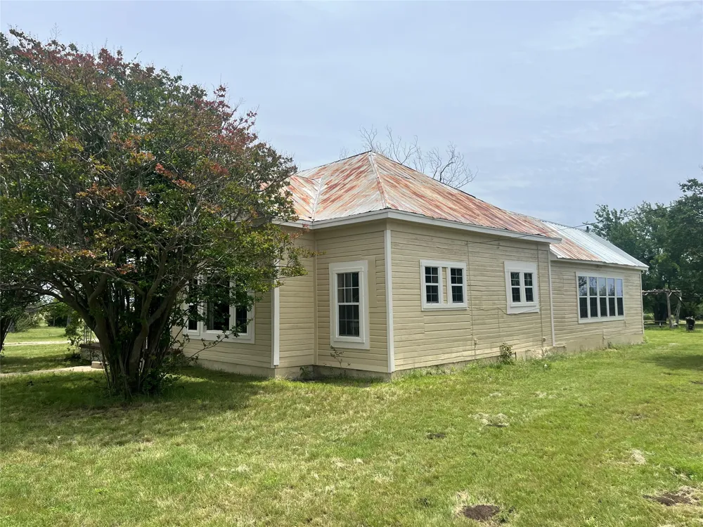 1312 Fm 581 Highway E Lometa, TX 76853