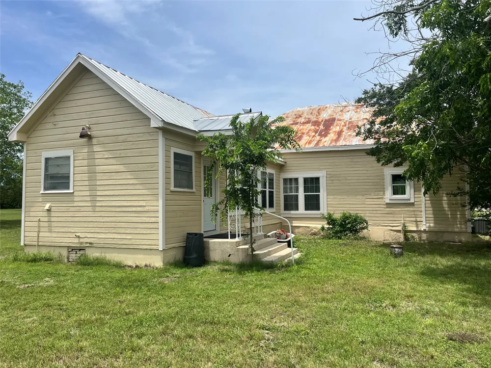 1312 Fm 581 Highway E Lometa, TX 76853