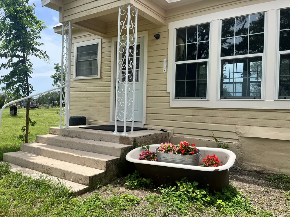1312 Fm 581 Highway E Lometa, TX 76853