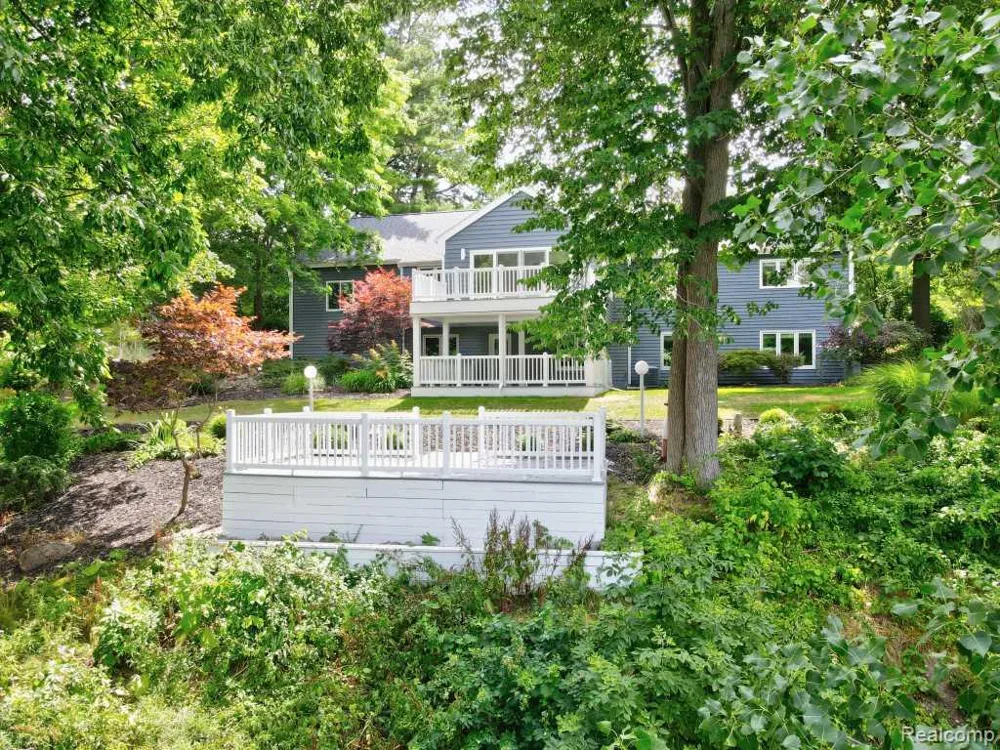 2973 Thorncrest Drive SE Cascade Charter Township, MI 49546