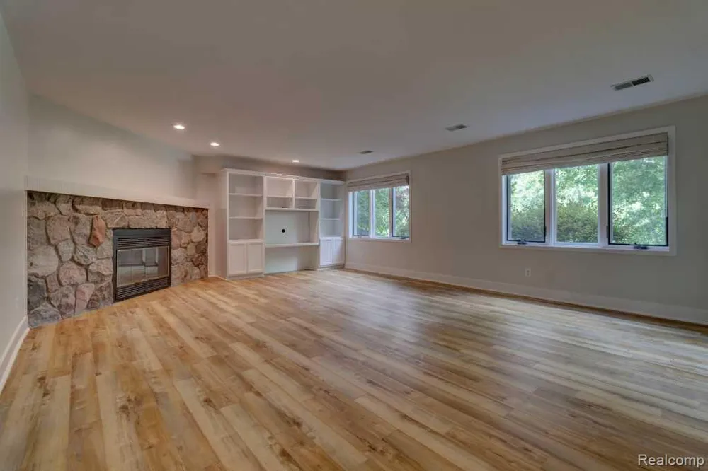 2973 Thorncrest Drive SE Cascade Charter Township, MI 49546