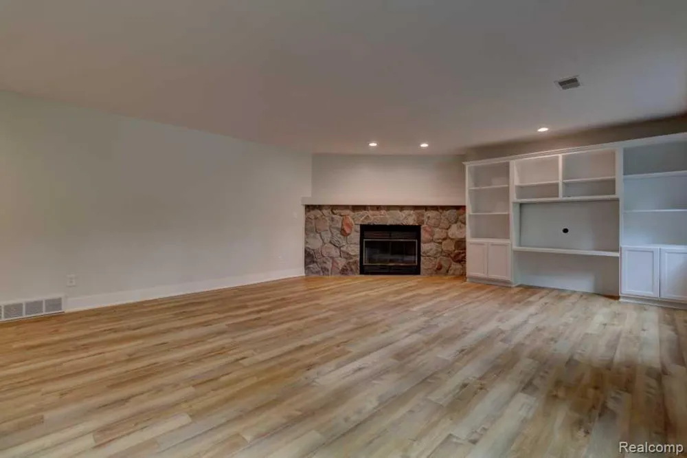 2973 Thorncrest Drive SE Cascade Charter Township, MI 49546