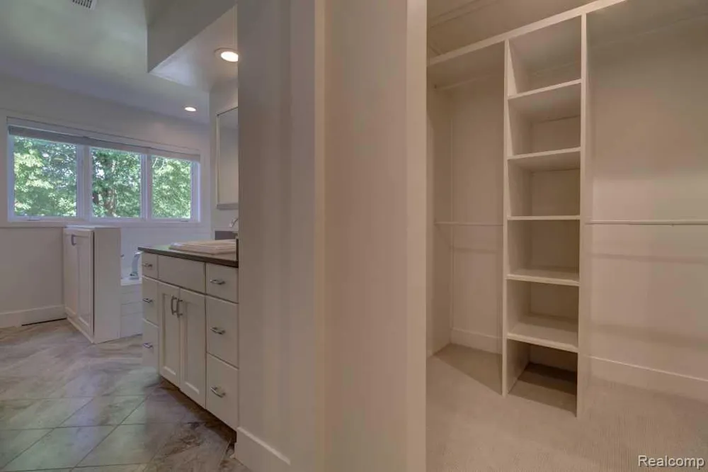 2973 Thorncrest Drive SE Cascade Charter Township, MI 49546