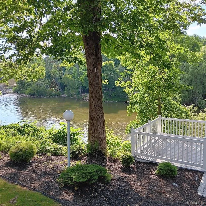2973 Thorncrest Drive SE Cascade Charter Township, MI 49546
