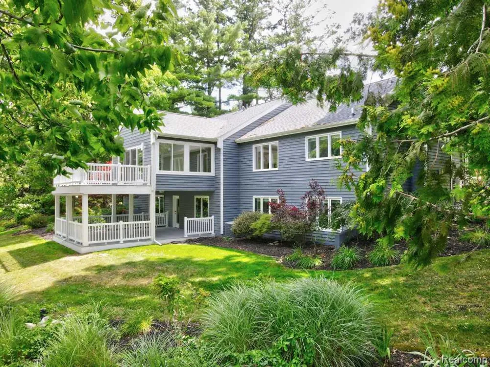 2973 Thorncrest Drive SE Cascade Charter Township, MI 49546