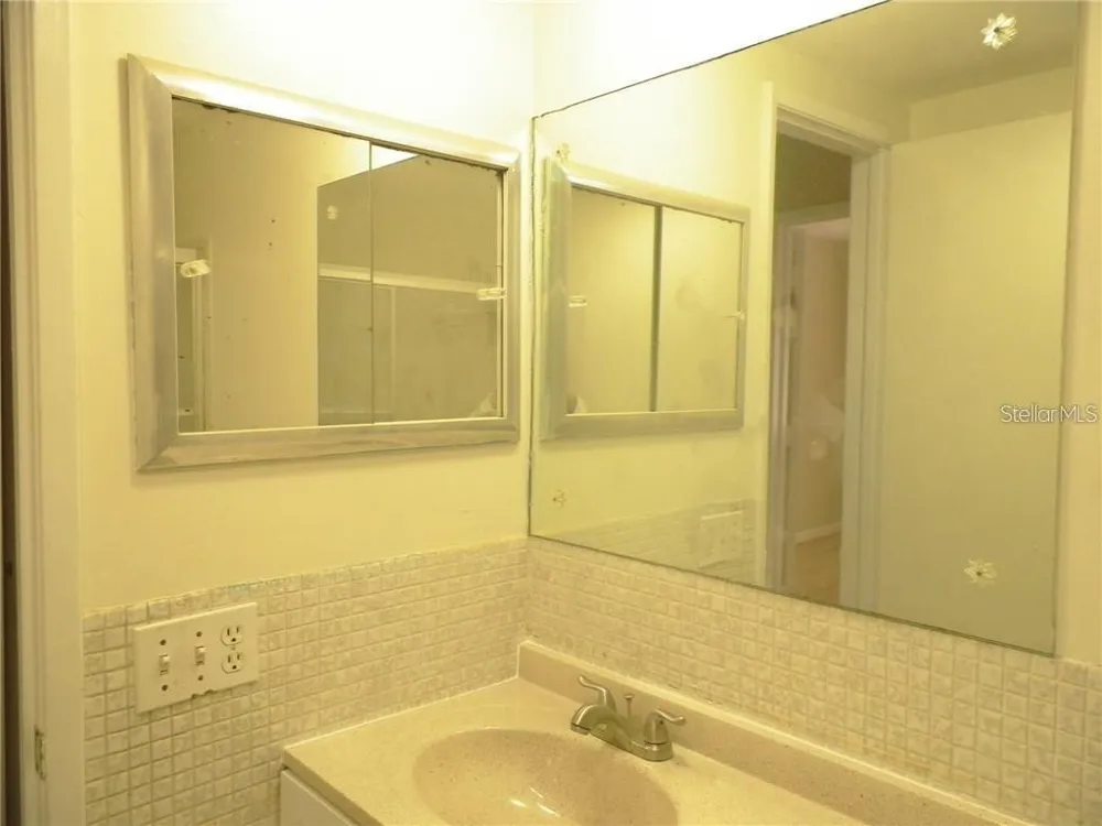 911 WASHINGTON AVENUE #304 Largo, FL 33770
