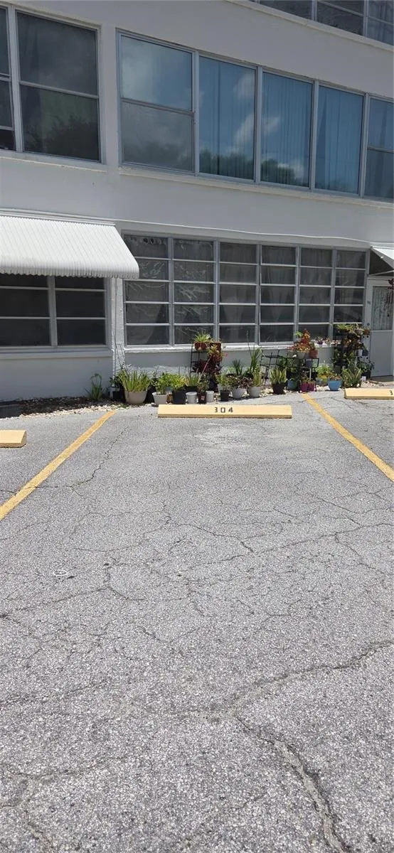 911 WASHINGTON AVENUE #304 Largo, FL 33770