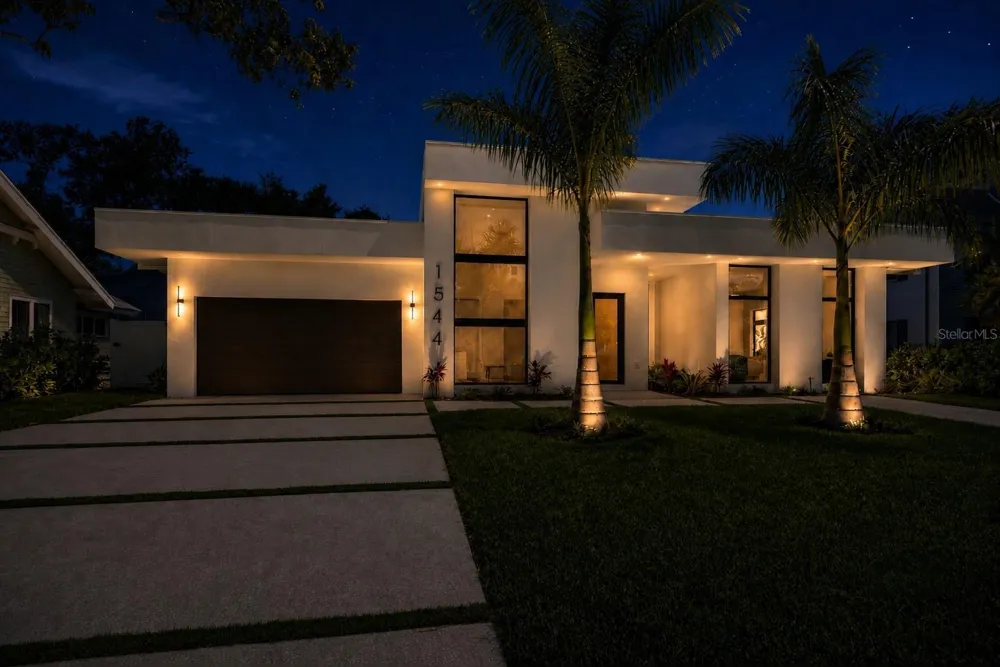 1544 3RD AVENUE W Bradenton, FL 34205