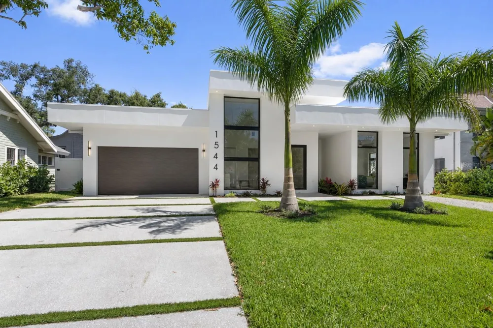 1544 3RD AVENUE W Bradenton, FL 34205