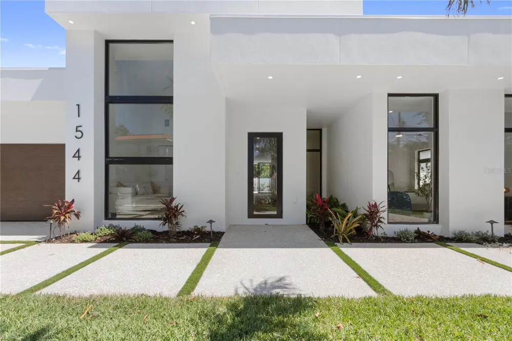 1544 3RD AVENUE W Bradenton, FL 34205