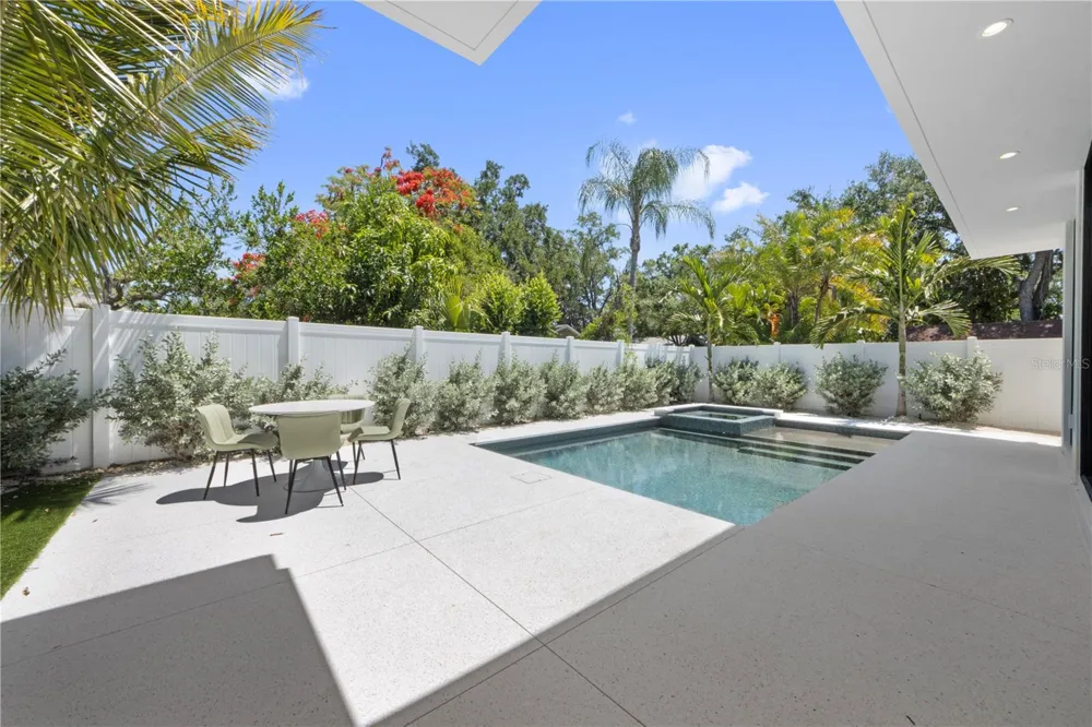 1544 3RD AVENUE W Bradenton, FL 34205