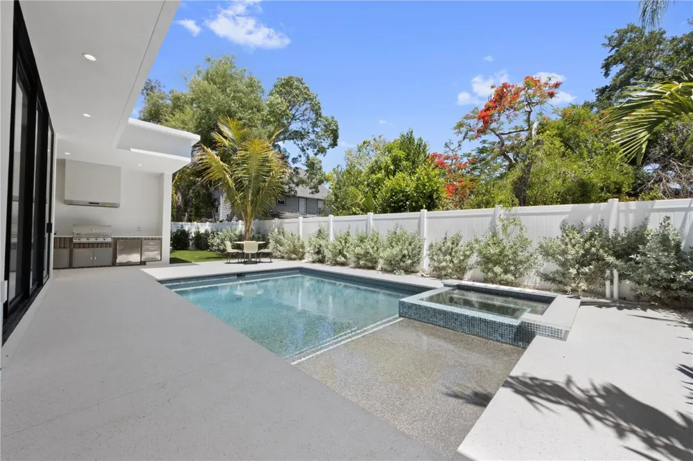 1544 3RD AVENUE W Bradenton, FL 34205