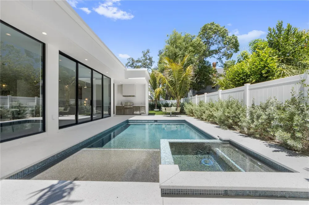1544 3RD AVENUE W Bradenton, FL 34205