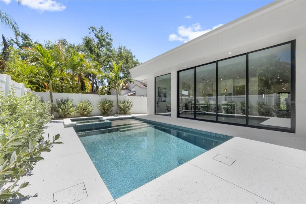 1544 3RD AVENUE W Bradenton, FL 34205
