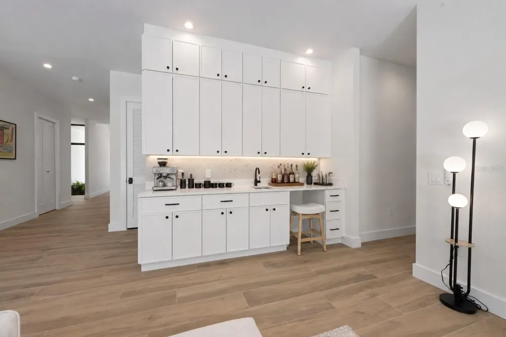 1544 3RD AVENUE W Bradenton, FL 34205