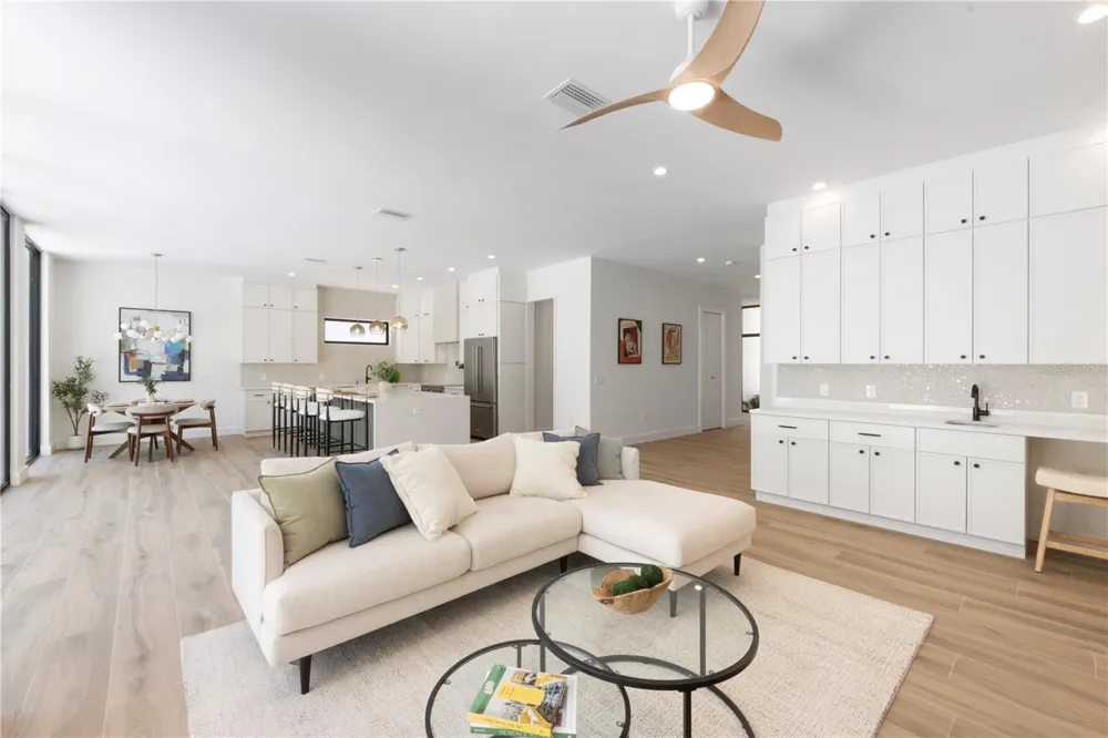 1544 3RD AVENUE W Bradenton, FL 34205