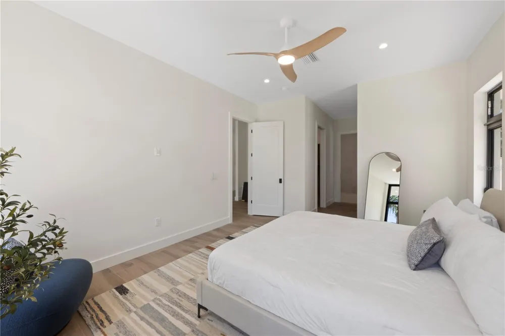 1544 3RD AVENUE W Bradenton, FL 34205
