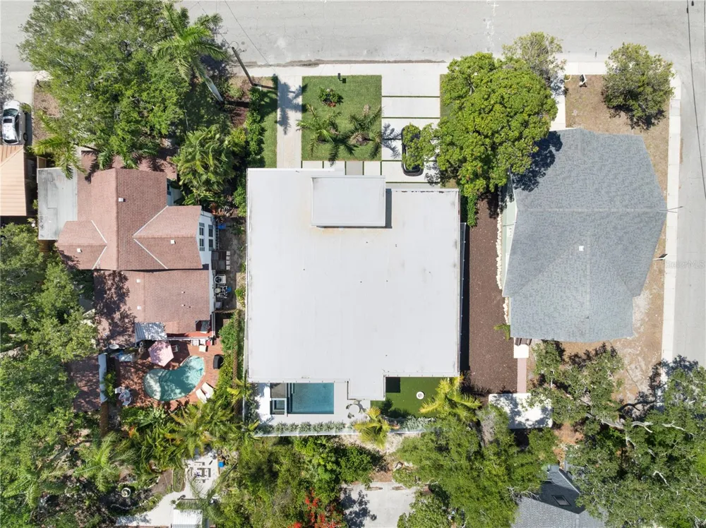 1544 3RD AVENUE W Bradenton, FL 34205